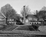 855119 Gezicht op het Monument voor Zuilense Gevallenen, ter nagedachtenis aan de slachtoffers van de oorlog 1940-1945, ...